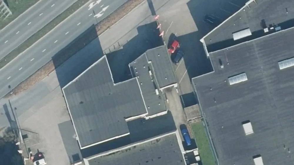 Luchtfoto van de omgeving van AVIA Deventer Hanzeweg aan de Hanzeweg 36. Nog geen foto's van de locatie zelf.