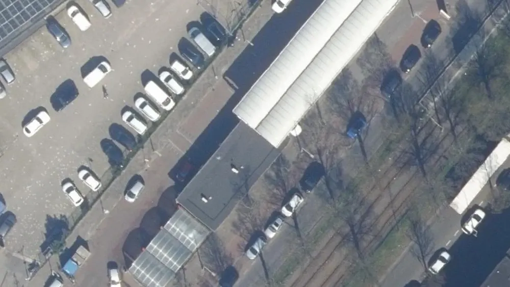 Luchtfoto van de omgeving van AVIA XPress Den Haag Fruitweg aan de Fruitweg 21. Nog geen foto's van de locatie zelf.