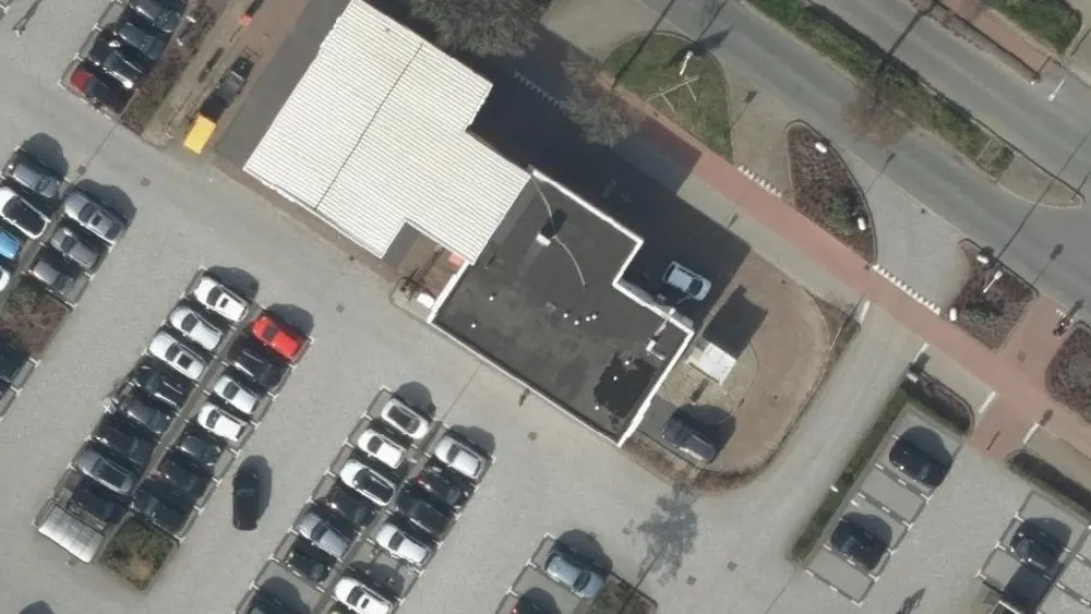 Luchtfoto van de omgeving van AVIA Zwijndrecht Beneluxlaan aan de Beneluxlaan 50. Nog geen foto's van de locatie zelf.