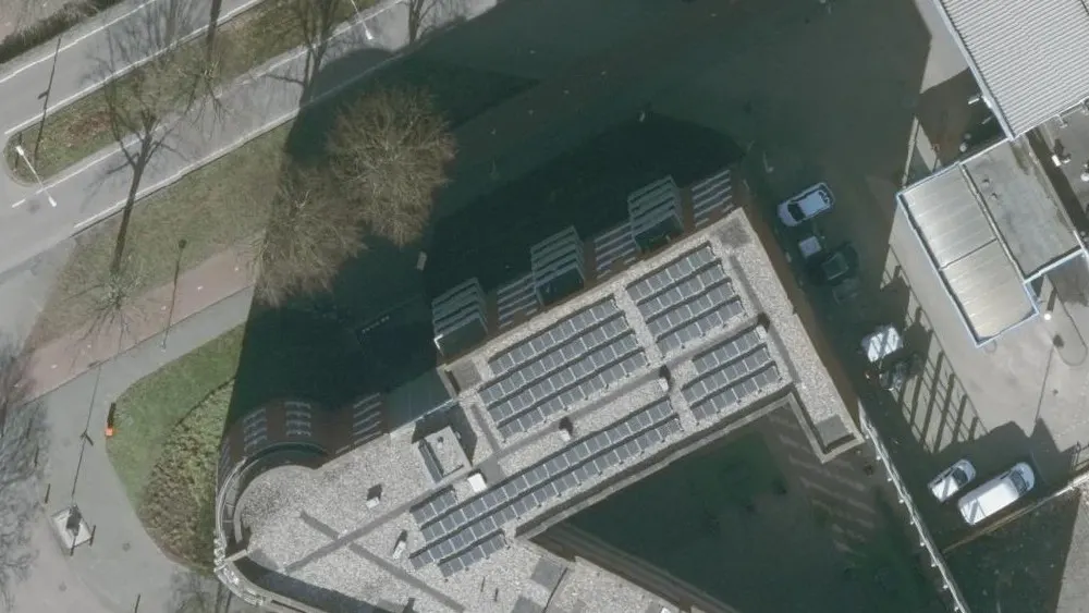 Luchtfoto van de omgeving van Tamoil Roosendaal van Beethovenlaan aan de Van Beethovenlaan 6. Nog geen foto's van de locatie zelf.