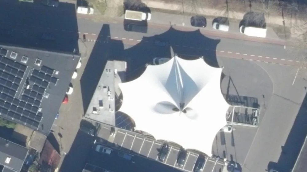 Luchtfoto van de omgeving van OK Hilversum (’t Gooi) aan de Nieuwe Havenweg 31. Nog geen foto's van de locatie zelf.