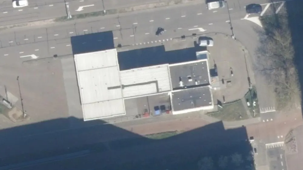 Luchtfoto van de omgeving van haan Kanaleneiland aan de Beneluxlaan 1001. Nog geen foto's van de locatie zelf.
