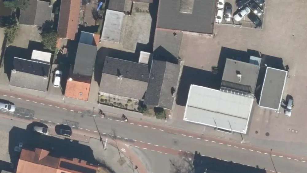 Luchtfoto van de omgeving van haan Rucphen aan de Raadhuisstraat 81. Nog geen foto's van de locatie zelf.