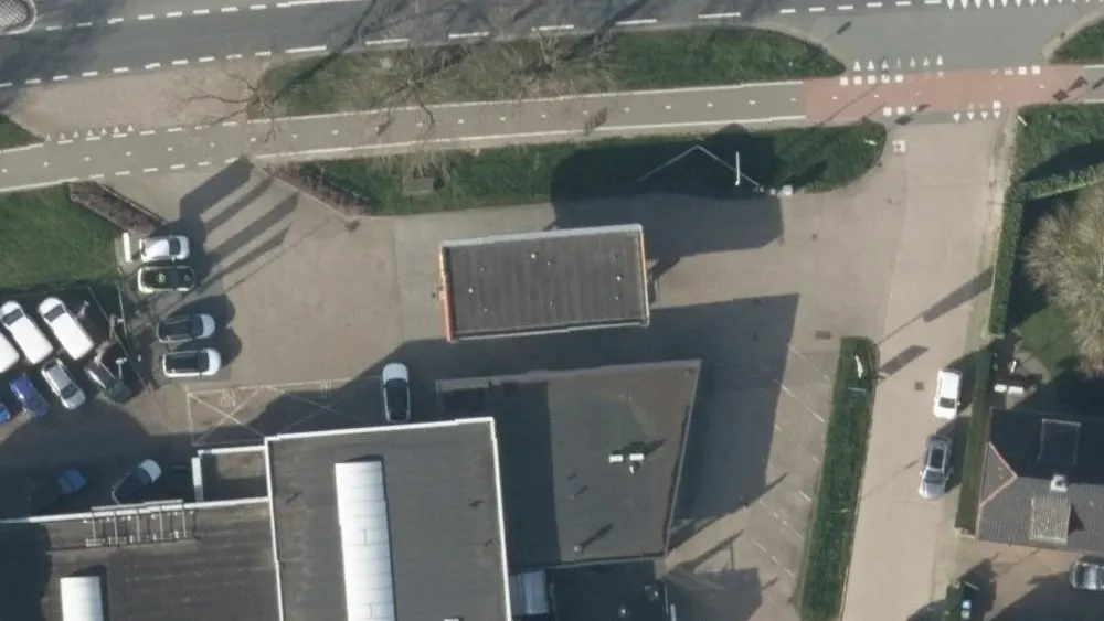 Luchtfoto van de omgeving van Shell Express Almkerk aan de Sjersestraat 35. Nog geen foto's van de locatie zelf.
