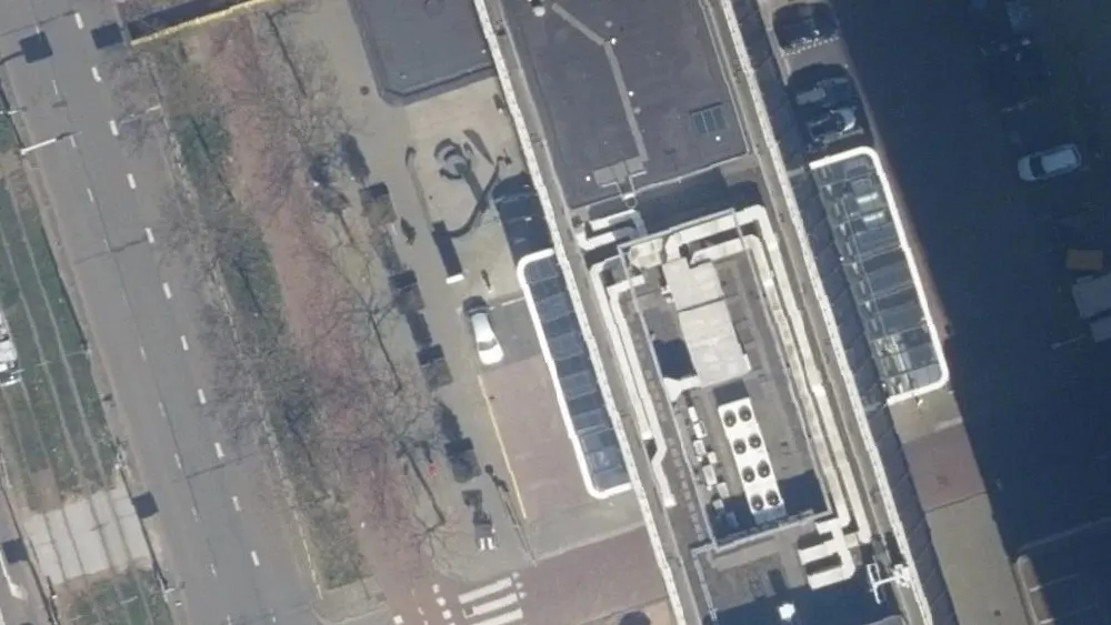 Luchtfoto van de omgeving van Shell Mobility Hub Hofplein aan de Schiekade 988. Nog geen foto's van de locatie zelf.