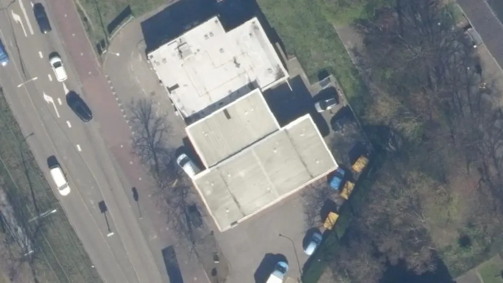 Luchtfoto van de omgeving van Shell Station Te Werve aan de Burgemeester Elsenlaan 15. Nog geen foto's van de locatie zelf.
