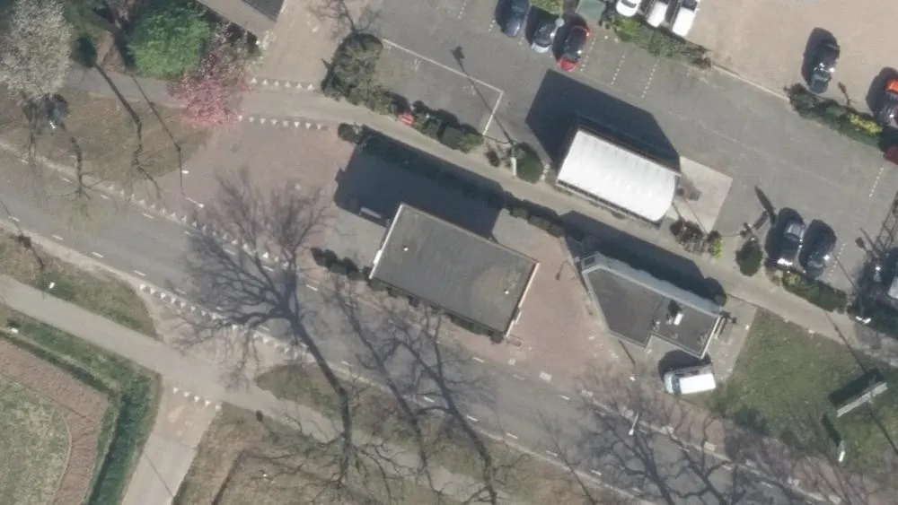 Luchtfoto van de omgeving van Shell Express Berlicum aan de Haffertsestraat 21. Nog geen foto's van de locatie zelf.
