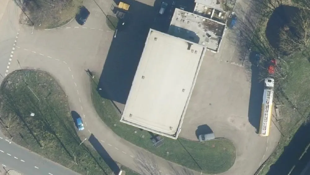 Luchtfoto van de omgeving van Shell Station Heemskerk aan de Communicatieweg 7. Nog geen foto's van de locatie zelf.