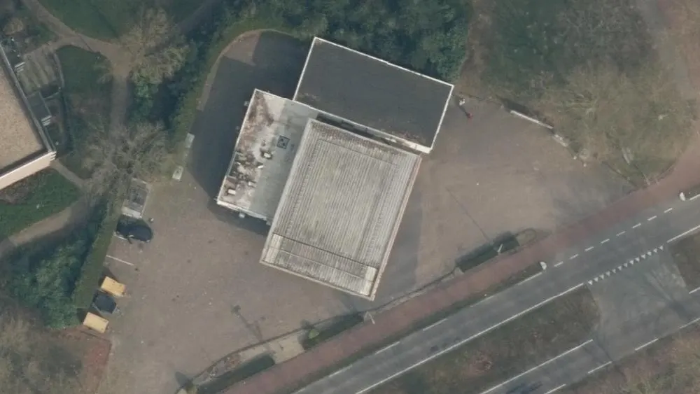 Luchtfoto van de omgeving van Shell Station De Ruwaard aan de Joost Van Den Vondellaan 1. Nog geen foto's van de locatie zelf.