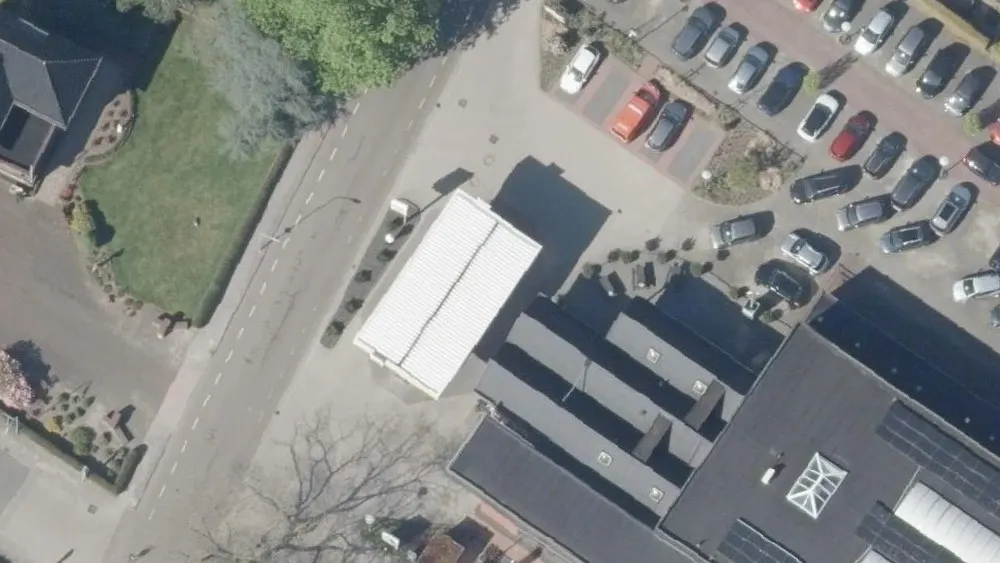 Luchtfoto van de omgeving van Shell Station Heinneman aan de Hoofdweg 5. Nog geen foto's van de locatie zelf.