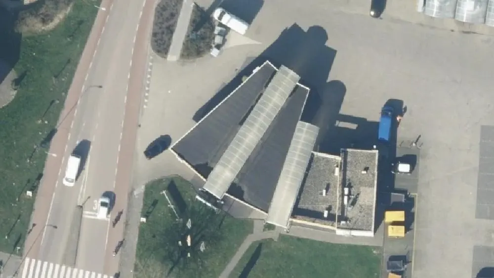 Luchtfoto van de omgeving van Shell Station Grootebroek aan de Raadhuislaan 25. Nog geen foto's van de locatie zelf.